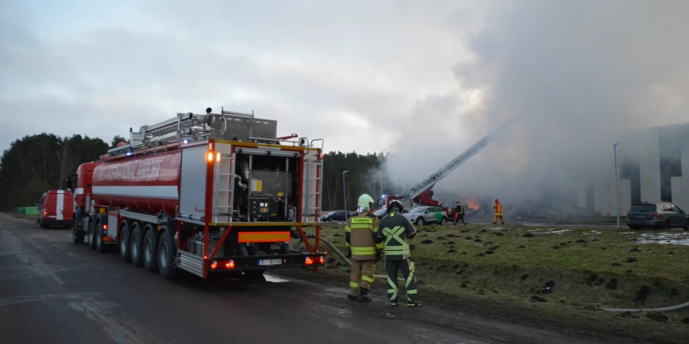 В Марупском крае сегодня утром продолжается тушение пожара 