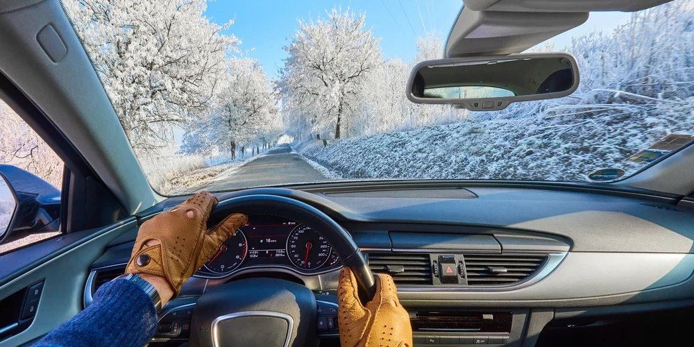 Зимой водители должны мгновенно менять свой стиль вождения