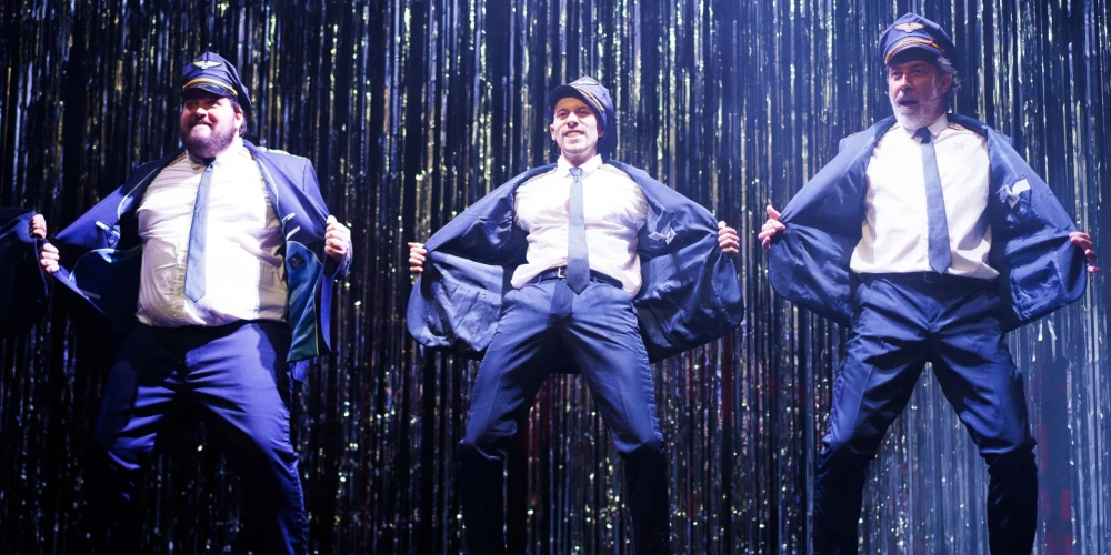 Aina no vīriešu striptīza.