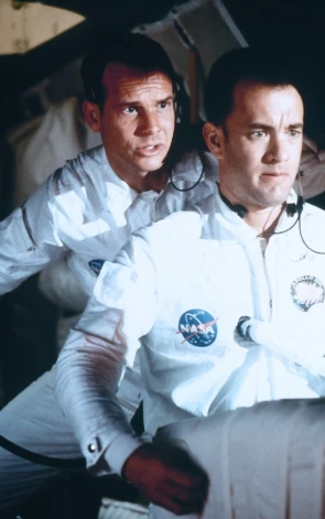 Ar Bilu Pakstonu vēsturiskajā drāmā Apollo 13 (1995).