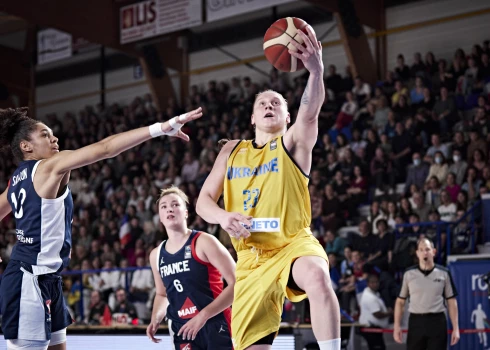 Ukrainas basketbolistes Rīgā svin uzvaru Eiropas čempionāta kvalifikācijas spēlē