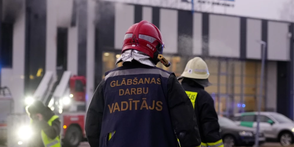 Тушение пожара на заводе дронов в Марупе.