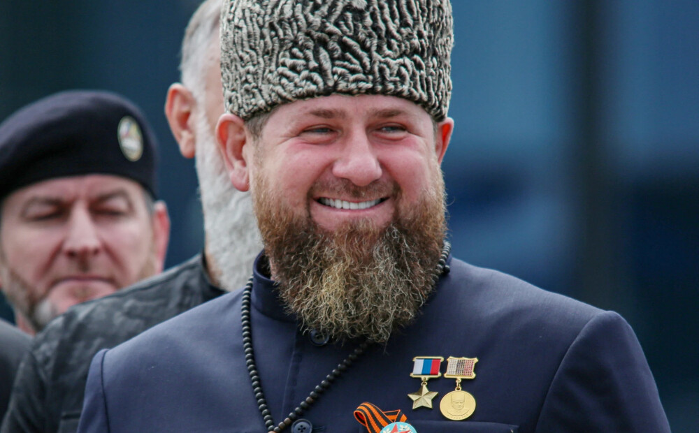 Čečenijas parlaments Kadirovam piešķir 