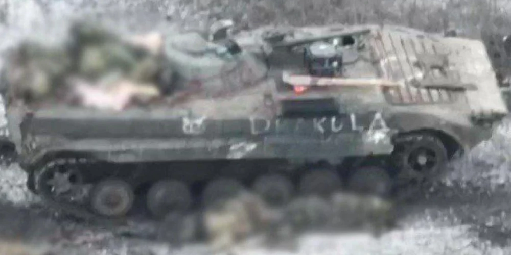 VIDEO: apliecinājums barbarismam! Krievu bruņumašīna ar ķēdēm samaļ savus karavīrus