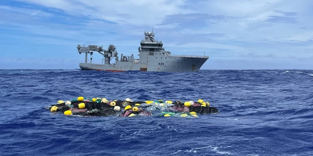 Saiņi ar narkotikām atrasti, dreifējam okeānā