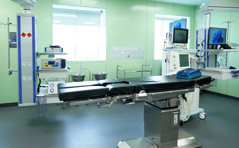FOTO: Traumatoloģijas slimnīcā renovēts operāciju bloks - izveidota moderna operāciju zāle un telpa pacientu iemidzināšanai un atmodināšanai