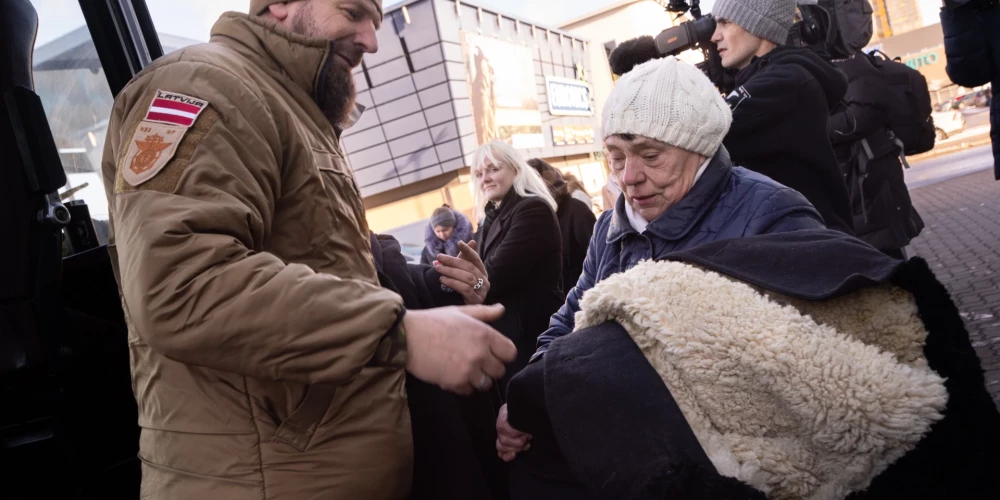FOTO: uz Doneckas apgabalu dodas ziedojumi, kas sasildīs ukraiņu karavīrus