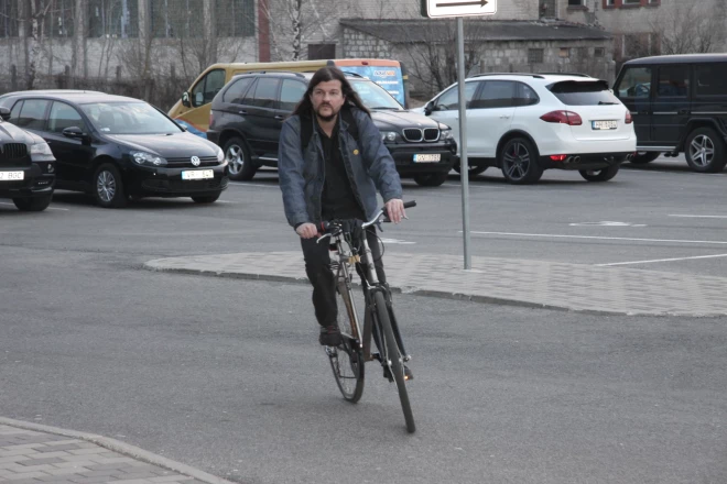 Uldis Rudaks, ja laikapstākļi atļauj, ar velosipēdu pārvietojas visu cauru gadu.