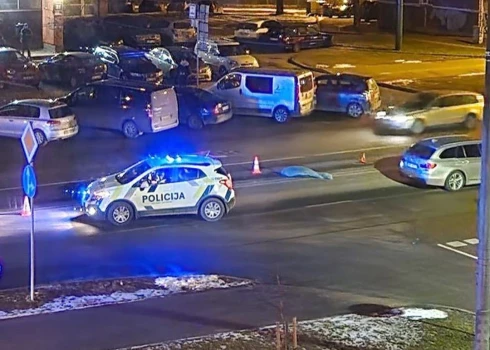 ВИДЕО: в Риге водитель BMW насмерть сбила перебегавшего улицу мужчину