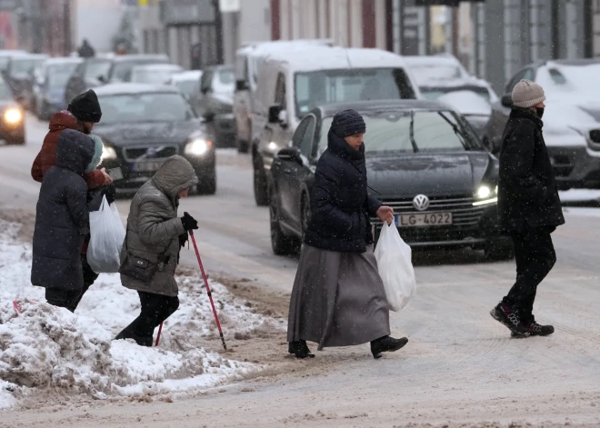 Ceļu satiksmes negadījumos sestdien cietuši 14 cilvēki