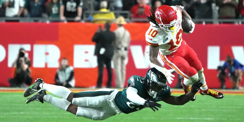 "Super Bowl" ir Nacionālās futbola līgas (NFL) sezonas izšķirošā spēle, kurā tiek noskaidrots sezonas uzvarētājs. Spēles uzvarētāji savā īpašumā iegūst Vinsa Lombardi balvu. Pirmoreiz Superkausa izcīņas spēle notika 1967. gada 15. janvārī kā sadraudzības spēle starp NFL un toreizējo konkurenti Amerikas Futbola līgu. Tolaik tā bija abu līgu čempionu spēle, taču kopš 1970. gada, kad abas līgas kļuva par konferencēm, šī spēle notiek starp abu konferenču čempioniem. Superkausa izcīņas spēles tiek numurētas ar romiešu skaitļiem. 2015. gada sezonas Superkausa izcīņas spēle tiks apzīmēt ar arābu skaitli: Superkaus 50.