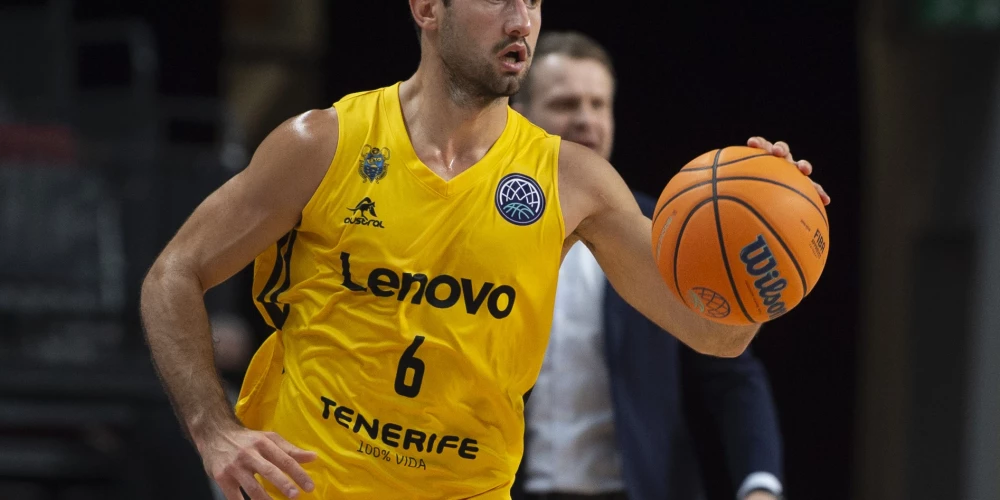Club Cantera Base 1939 Canarias S.A.D jeb Tenerifes "Lenovo"  ir profesionāla basketbola komanda, kas bāzējas Sankristobala de Lalagunā, Tenerifē, Spānijā. Nacionālajā čempionātā spēlē Spānijas augstākajā līgā ACB, starptautiskā līmenī vislabākos panākumus guvusi FIBA Čempionu līgā un FIBA Starpkontinentālajā kausā.