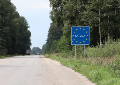 Latvijai pieaudzis eksports uz Krievijas kaimiņvalstīm; rodas jautājumi par Eiropas Savienības sankciju apiešanu