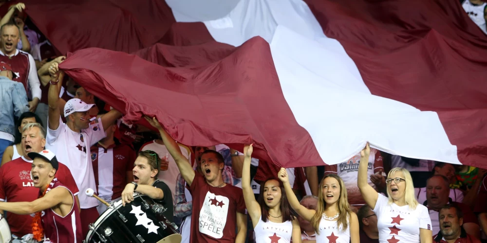 Хоккейные болельщики в "Арене Рига" (Фото: LETA)