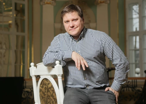 Jau kādu laiku Mārtiņš juta, ka ar balsi ir problēmas. Taču pirms gada viņš saprata, ka situācija ir nopietna, jo vairs nespēja normāli parunāt.