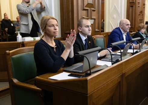 Grevcovu par ētikas pārkāpumiem aicina izslēgt no sešām Saeimas sēdēm