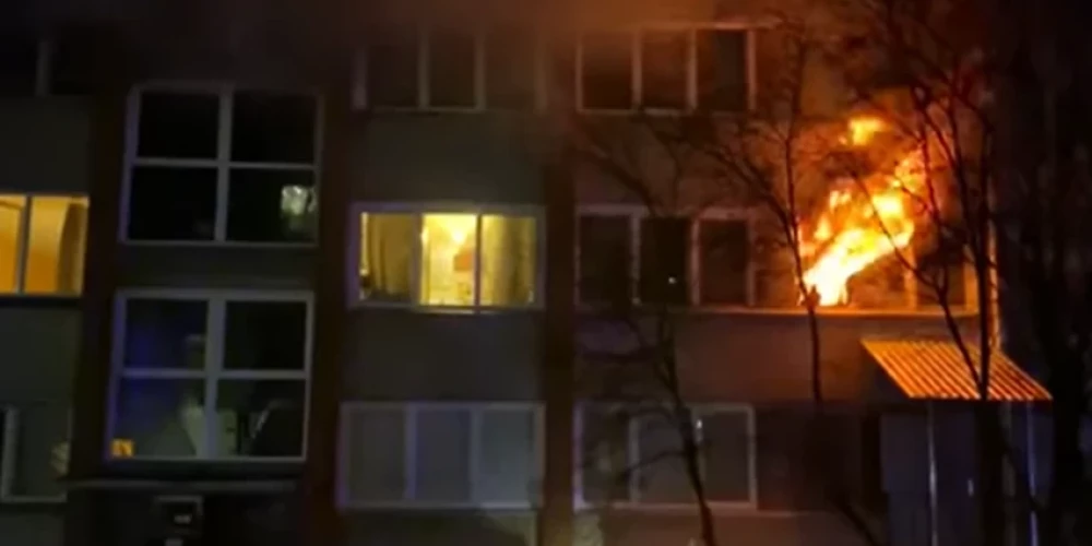 Пожар в Улброке: люди оказались заблокированными в горящем здании; спасены 20 человек, один погиб