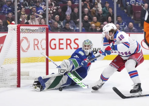 VIDEO: Šilovs debitē NHL ar 22 atvairītiem metieniem