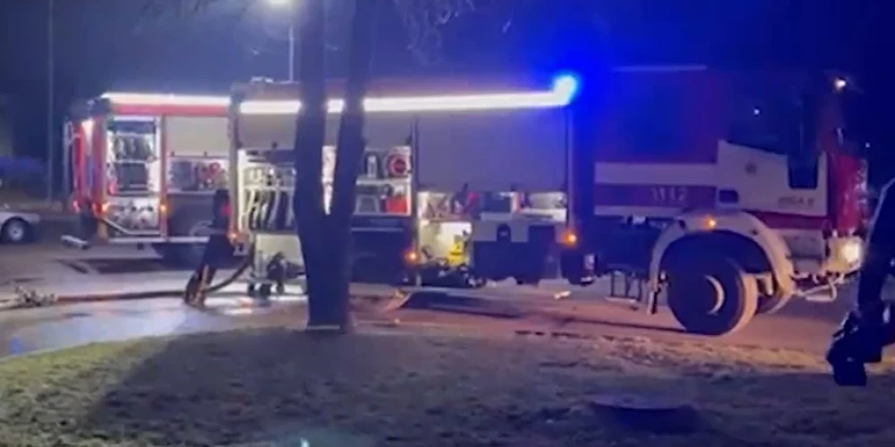 Пожарные на месте ЧП (Фото: Twitter)