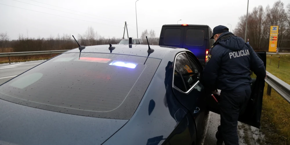 Konfiscētos auto varēs nodot Ukrainas armijai