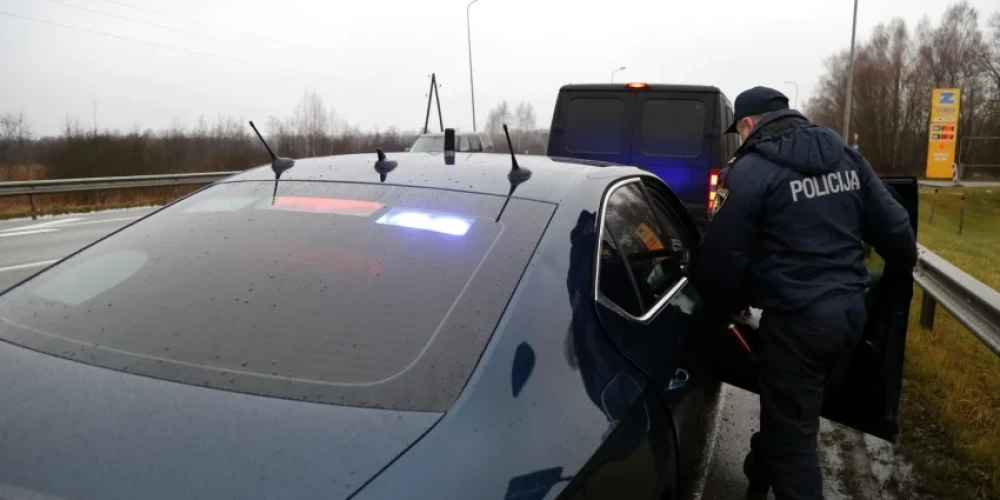 Конфискованные автомобили можно будет передавать украинской армии безвозмездно.