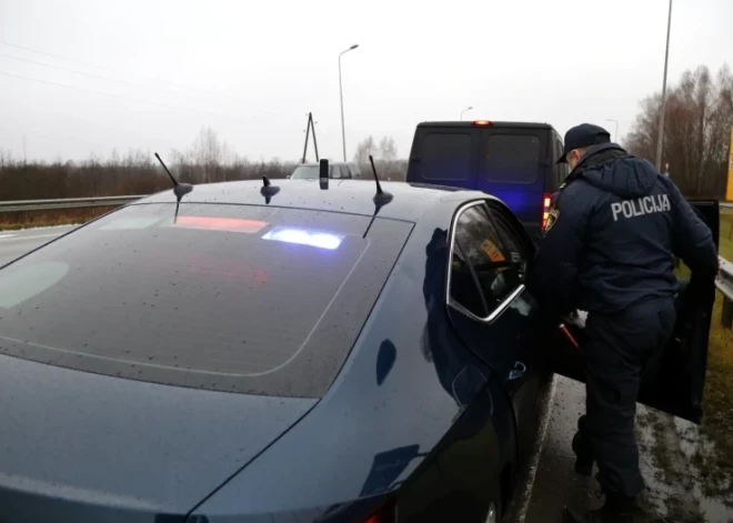 Сейм разрешил: конфискованные у пьяных водителей машины будут передавать армии Украины