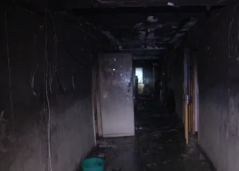 Aculiecinieki par traģisko ugunsgrēku Ulbrokā: cilvēki palīgā sauca pie atvērtiem logiem