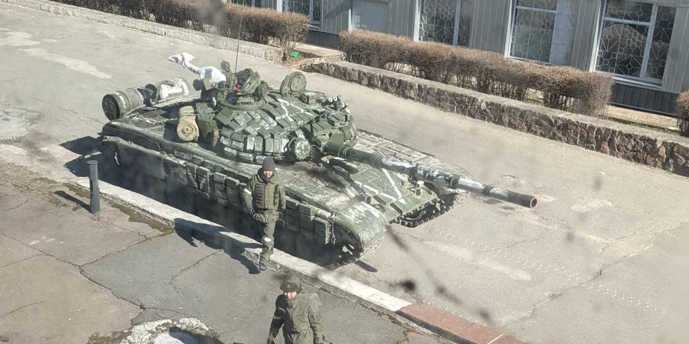 Filmā būs skatāmi arī neredzēti video kadri, intervijas un arhīvu materiāli.