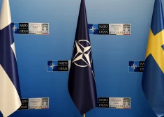 Somijas, NATO un Zviedrijas karogi