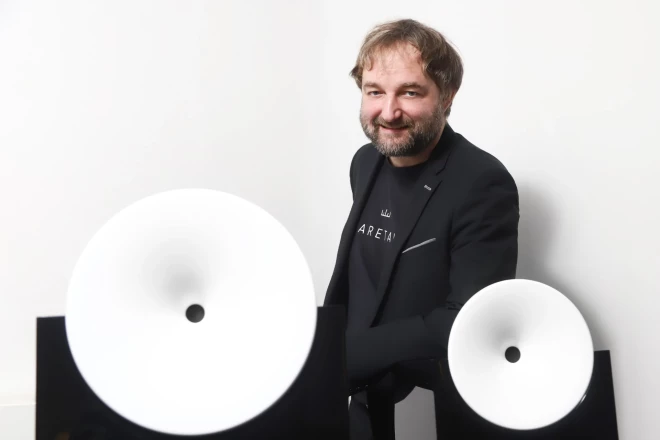 Jānis Irbe – IT jomas speciālists, kurš lielāko daļu sava līdzšinējā mūža veltījis pašmācībai arī audioinženierijas jomā.