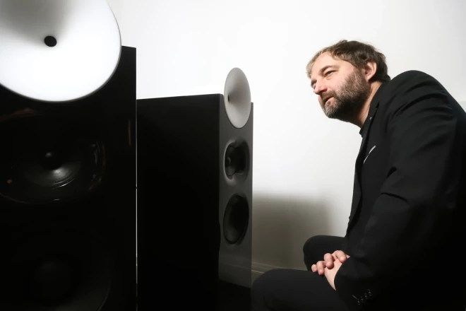 Jānis Irbe – IT jomas speciālists, kurš lielāko daļu sava līdzšinējā mūža veltījis pašmācībai arī audioinženierijas jomā.