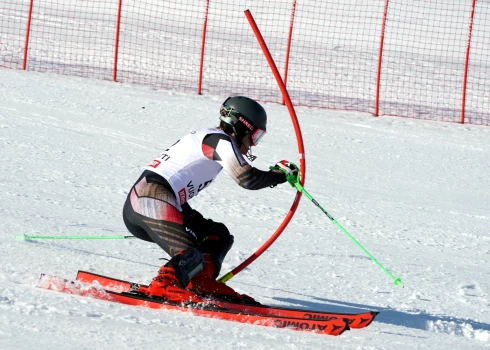 Latvijas kalnu slēpotāji nefinišē pasaules čempionāta kvalifikācijas sacensībās slalomā