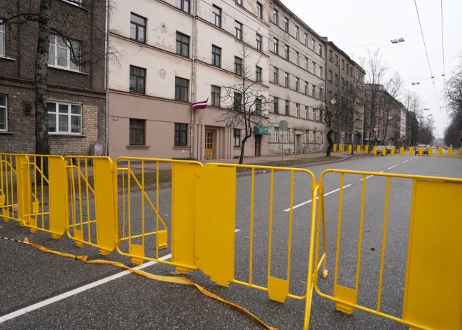 Невозможно даже зайти в квартиры за вещами: несколько жильцов из аварийных домов на ул. Валдемара попросили о помощи