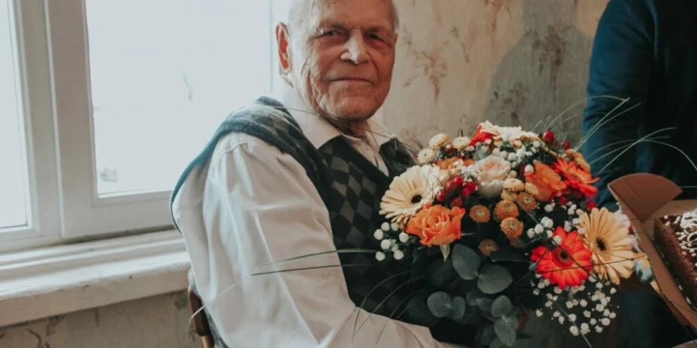Talsos un Valmierā sveic joprojām možos simtgadniekus
