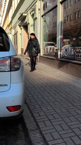 Prieks redzēt, ka komponista Raimonda Paula dzīvesbiedre ir atguvusi veselību un spēj iziet garākā pastaigā pa Vecrīgu.