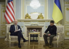 Baidens Kijivā paziņo par jaunu ASV militāro palīdzību Ukrainai