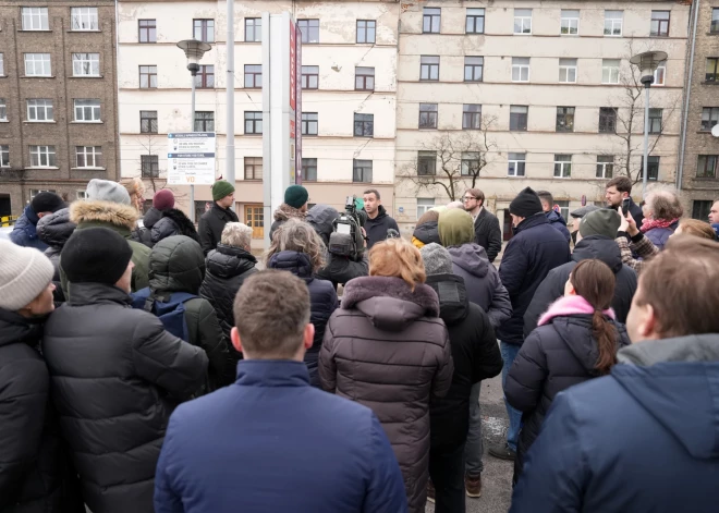 Valdemāra ielā atjaunos sabiedriskā transporta kustību; iedzīvotājiem ļaus paņemt nepieciešamākās mantas