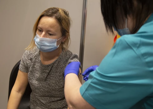 Covid-19 в Латвии: охват вакцинацией достиг почти 70%