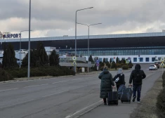 “Esmu minējis, ka joprojām ir vairāki destabilizācijas scenāriji. Tie ietver vairākus elementus, tostarp tos, kurus pieminēja Zelenska kungs,” sacīja Moldovas valdības vadītājs.