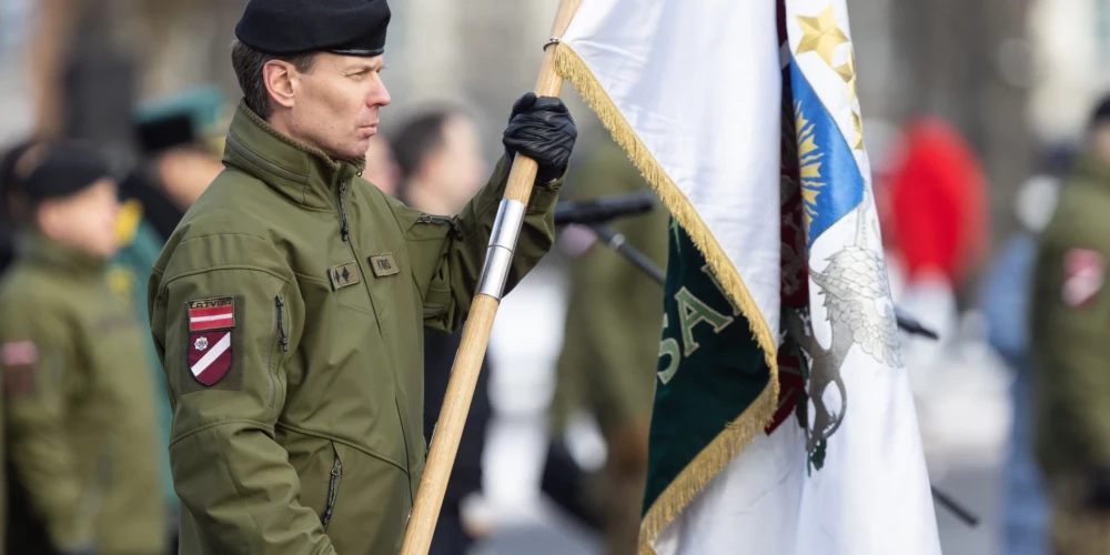 Kaspars Pudāns 2023. gada februārī iecelts par Latvijas Zemessardzes komandieri. Pudāns militāro izglītību ieguvis Baltijas Aizsardzības koledžā Igaunijā, Militārajā akadēmijā Francijā un Latvijas Nacionālajā aizsardzības akadēmijā. Pudānam ir bakalaura grāds tiesību zinātnēs un maģistra grāds visaptverošās kvalitātes vadībā.