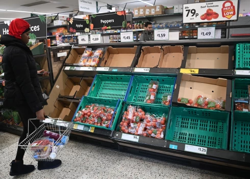 Neticami – britu veikalos par deficītu kļuvuši tomāti, gurķi un citi dārzeņi