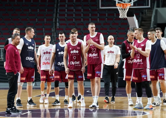 Latvijas vīriešu basketbola izlase uz PK kvalifikācijas spēli ar Turciju dodas atjauninātā sastāvā