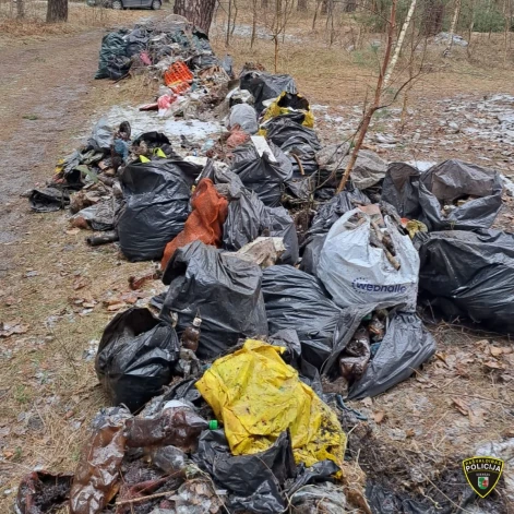 Atnākot pavasarim, atklājas arī nepavisam mīlīgas dabas ainavas, kā, piemēram, Liepājā - pir Tosmares mazdārziņiem.