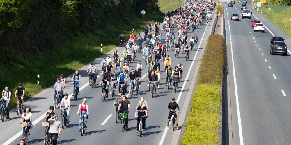 Velosipēdisti sajūsmā! Eiropā pieņemts vēsturisks lēmums par riteņbraukšanu 
