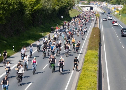 Velosipēdisti sajūsmā! Eiropā pieņemts vēsturisks lēmums par riteņbraukšanu 