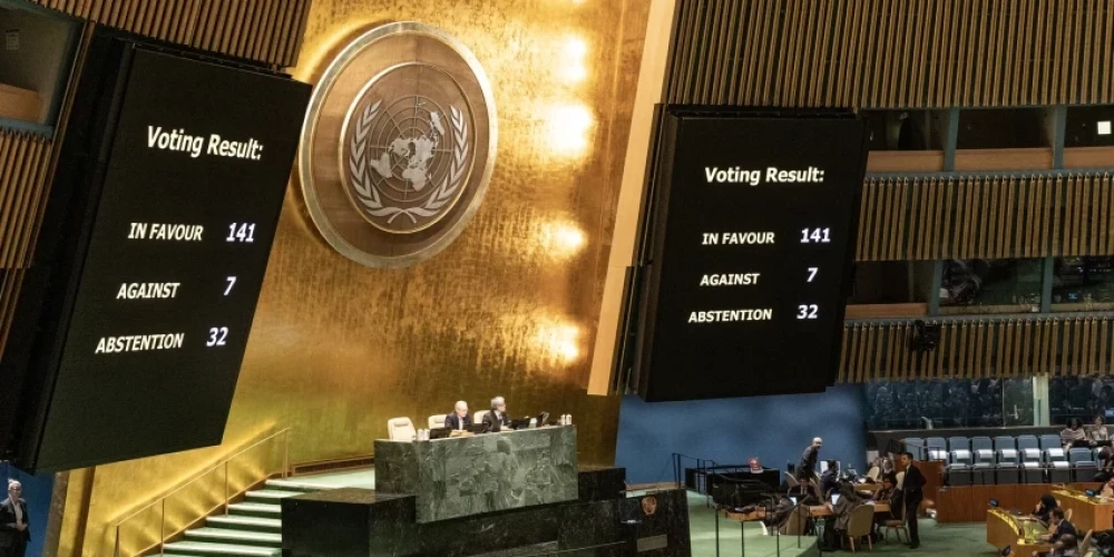"Немедленно и без условий": Генассамблея ООН потребовала от России вывести свои войска из Украины