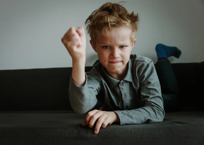 Bērns sev sit, kož, plēš matus. Padomi vecākiem