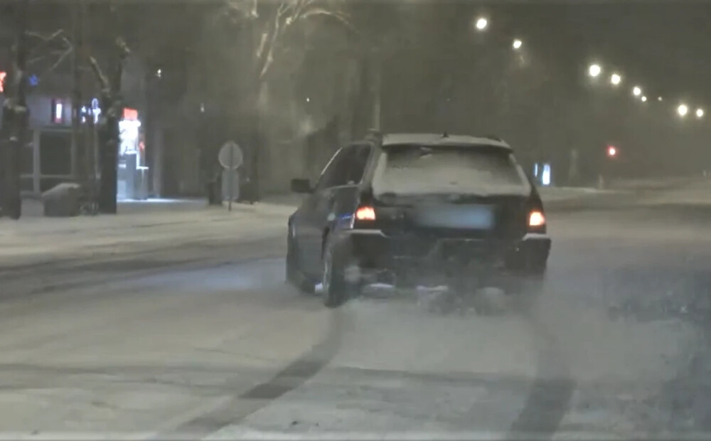 VIDEO: BMW šoferi demonstrē savas sānslīdes spējas, nenojaušot, ka viņu izpildījumu vēro policija