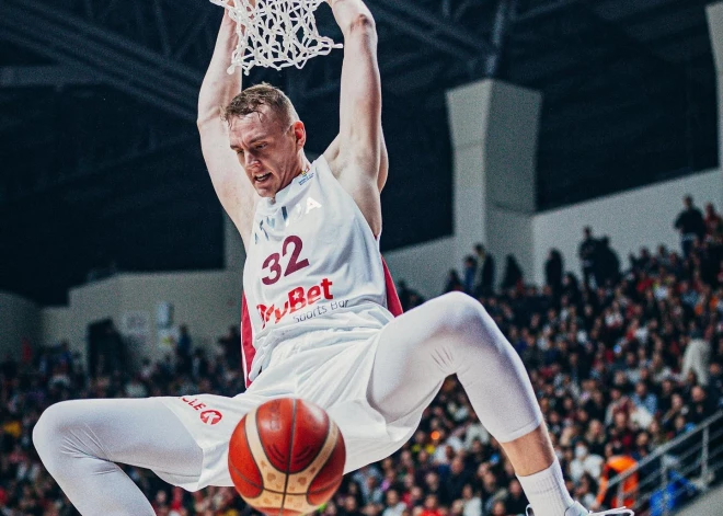 Latvijas basketbolisti uzvar Turciju un nodrošina pirmo vietu apakšgrupā