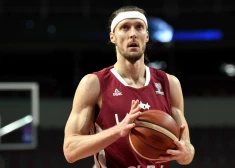 Kaspars Bērziņš Taivānā debitē ar "double-double"